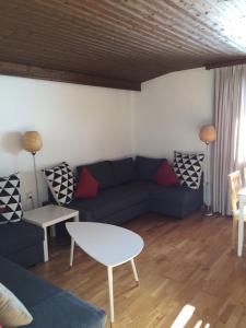Ein Sitzbereich in der Unterkunft Ahorn Apartment Zillertal