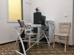 A television and/or entertainment centre at YooRoom