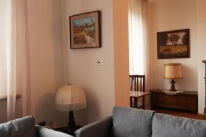 A seating area at Villa Brizzi