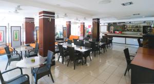 Restoran atau tempat lain untuk makan di Marion Hotel