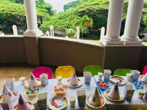 Đồ ăn tại/gần nhà khách