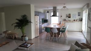 a living room and kitchen with a table and chairs at Le coeur du saphir in Thonon-les-Bains