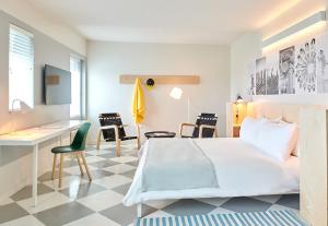 Μια τηλεόραση ή/και κέντρο ψυχαγωγίας στο The Asbury Hotel