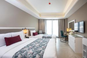 Postel nebo postele na pokoji v ubytování Woovo Phuket Patong - SHA Extra Plus