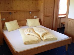Postel nebo postele na pokoji v ubytování Pension Sonneck