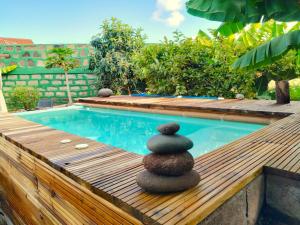 Bazén v ubytovaní Villa Canaria piscina jacuzzi jardín alebo v jeho blízkosti