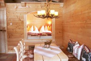 Ένα ή περισσότερα κρεβάτια σε δωμάτιο στο Chalet Sonnheim +10 φωτογραφίες