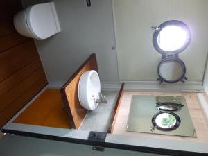 Ванная комната в Hausboot Dänholm