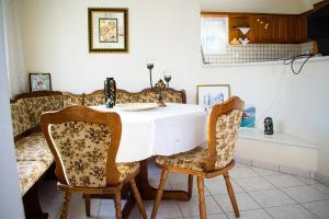 a dining room with a table and two chairs at Gaby's Villa in Koinyra