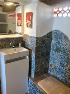 A kitchen or kitchenette at Cueva Romana Cave House, Clothing Optional, Adult Only