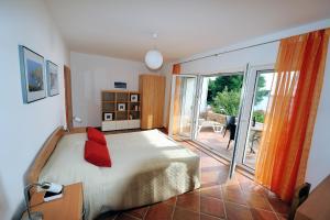 Posteľ alebo postele v izbe v ubytovaní Nautilus-Bay Apartments - Seaview Apartments 210, 211 - Villa Gorma