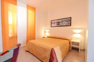 Posteľ alebo postele v izbe v ubytovaní Hotel Il Faro Della Guitgia Tommasino