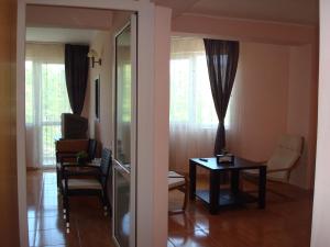 a living room with a table and a mirror at Hotel Regal in Eforie Nord