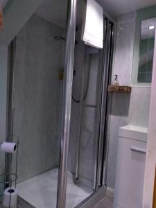 A bathroom at The Reindeer Inn 