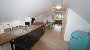 Kuchyň nebo kuchyňský kout v ubytování Ferienhaus am Rehberg