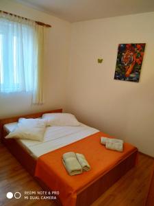 a bedroom with a bed with two towels on it at Apartment Bernarda in Igrane