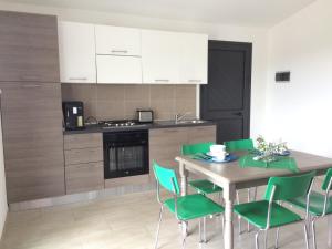 A kitchen or kitchenette at Casa Hermosa Még 36 kép