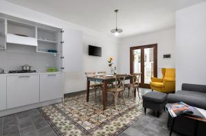 A kitchen or kitchenette at Finisterre