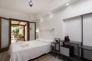 A bed or beds in a room at Finisterre