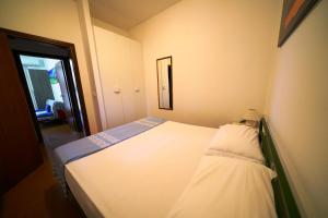 a small bedroom with two beds and a window at Villetta LINDA 10 in Lido delle Nazioni