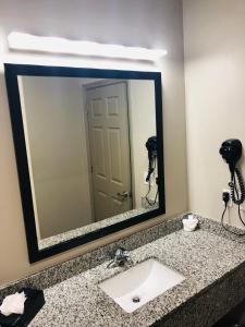 Catoosa Inn & Suites