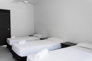 Postel nebo postele na pokoji v ubytování Victoria Imperial Hotel