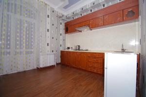 Kuchyň nebo kuchyňský kout v ubytování Khujand Deluxe Hotel