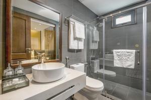 Kopalnica v nastanitvi Cosmos Hotel Danang