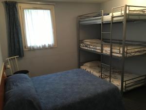 Katil atau katil-katil dalam bilik di Hotel Lyon Sud, Pierre Benite, St Genis Laval