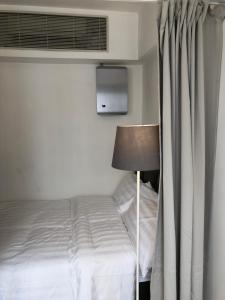 Uma cama ou camas num quarto em Homy Residence