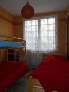 Двуетажно легло или двуетажни легла в стая в La palombe
