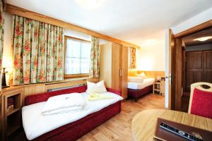 Postel nebo postele na pokoji v ubytování Hotel Arnika