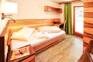 Postel nebo postele na pokoji v ubytování Hotel Arnika