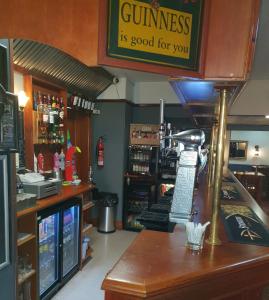 un bar con un teléfono en la parte superior de un mostrador en Queensberry Arms Hotel, en Annan