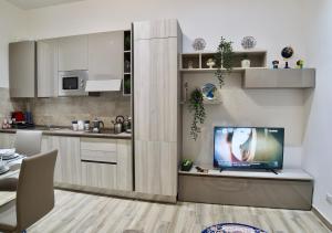 A kitchen or kitchenette at Central Lepetit apartment De Luxe