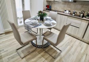 A kitchen or kitchenette at Central Lepetit apartment De Luxe