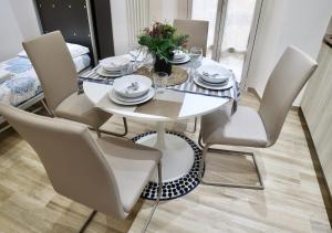 A seating area at Central Lepetit apartment De Luxe
