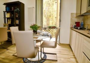 A kitchen or kitchenette at Central Lepetit apartment De Luxe