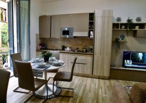A kitchen or kitchenette at Central Lepetit apartment De Luxe