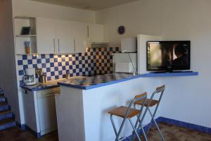 Cucina o angolo cottura di Gites de France Bleu à la mer