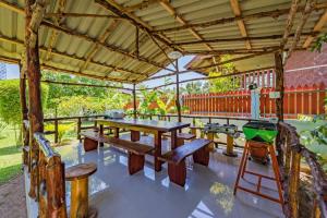 a picnic table in a pavilion with a grill at RAT VILLA in Ban Pa Khlok
