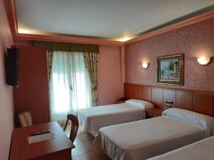 Postel nebo postele na pokoji v ubytování Hotel Real de Castilla + 37 fotografií
