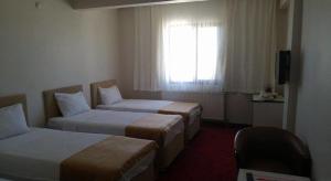 Uma cama ou camas num quarto em Butik Ertur Hotel