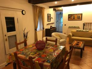 A seating area at Nice House Near Park and Sea