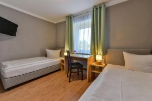 Postel nebo postele na pokoji v ubytování Hotel Gasthof Krone