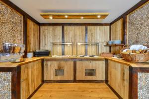 Kuchyň nebo kuchyňský kout v ubytování Hotel Gasthof Krone