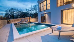 a swimming pool in the backyard of a house at Apartment Di Blu in Novi Vinodolski