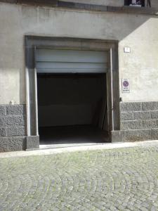 a garage with a door in the side of a building at Appartamento Piazza Buzi in Orvieto