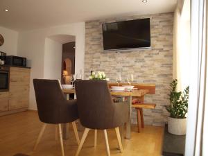 TV a/nebo společenská místnost v ubytování Ferienwohnung Alpenblick