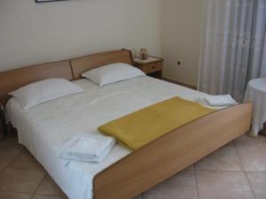 Posteľ alebo postele v izbe v ubytovaní Studio apartment in Orebic with Seaview, Terrace, Air condition, WIFI (4669-5)